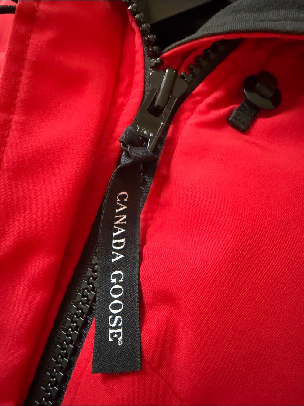 Canada Goose Red Hooded Down Puffer Coat size M NEVER WORN - Picture 15 of 15